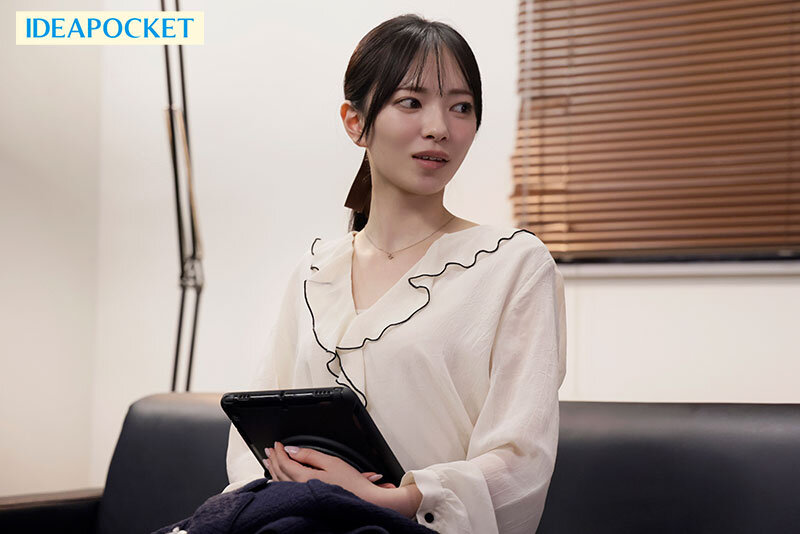 「安西澪 スレンダー秘書がハメ撮りでフェラご奉仕 ギャップが可愛い美女のAVデビュー作品」のサンプル画像4枚目